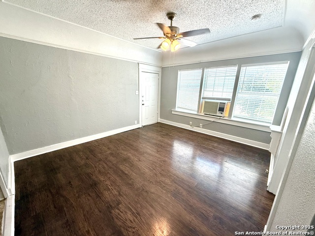 Image 4 of 16 For 1409 Woodlawn Avenue W 1