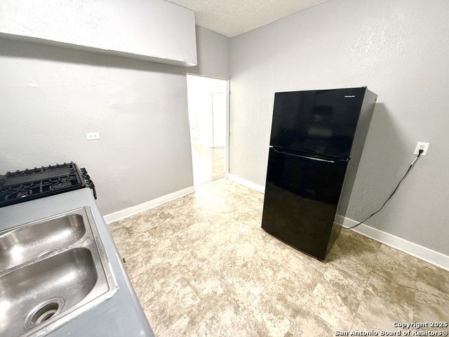 Image 8 of 16 For 1409 Woodlawn Avenue W 1
