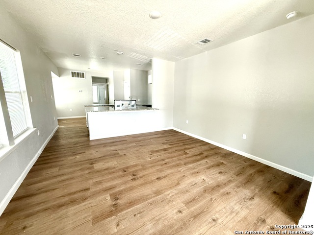 Image 4 of 17 For 2422 Commerce  1