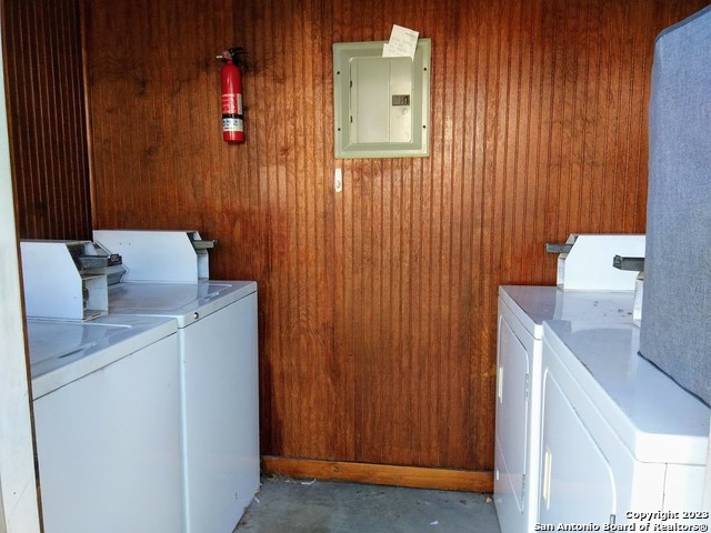Image 16 of 19 For 218 Rosewood Ave E 5