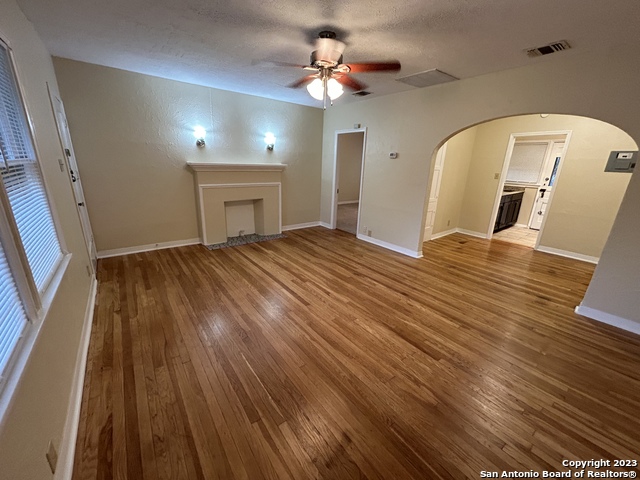 Image 5 of 19 For 218 Rosewood Ave E 5