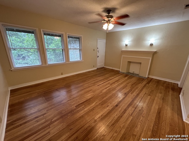 Image 6 of 19 For 218 Rosewood Ave E 5