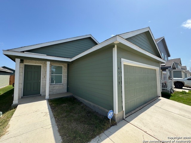 Image 2 of 17 For 4519 Glades Way