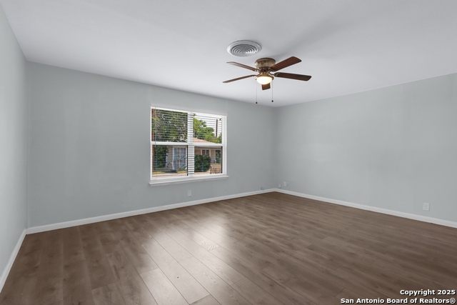 Image 18 of 23 For 1546 Center  