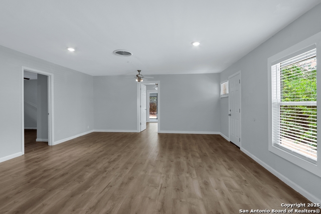 Image 8 of 23 For 1546 Center  