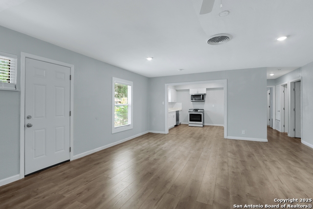 Image 9 of 23 For 1546 Center  