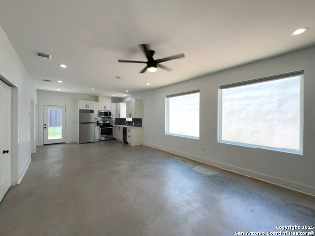 Image 11 of 56 For 2615 Flores St S # 101