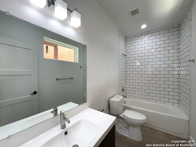 Image 18 of 56 For 2615 Flores St S # 101