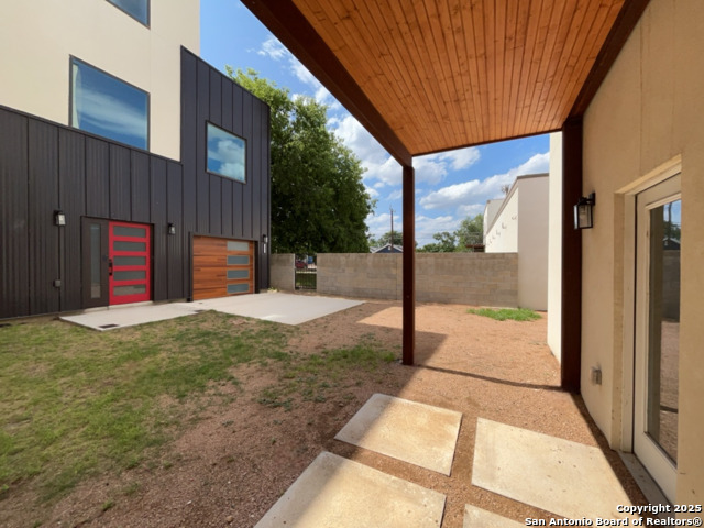 Image 24 of 56 For 2615 Flores St S # 101