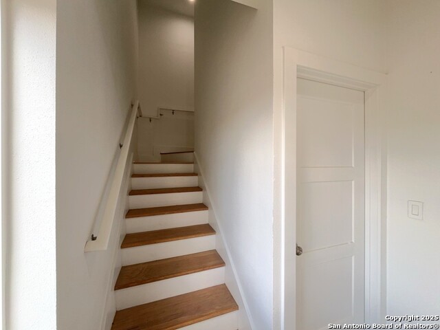 Image 29 of 56 For 2615 Flores St S # 101