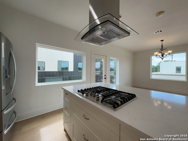 Image 37 of 56 For 2615 Flores St S # 101