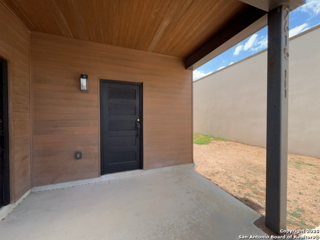 Image 9 of 56 For 2615 Flores St S # 101