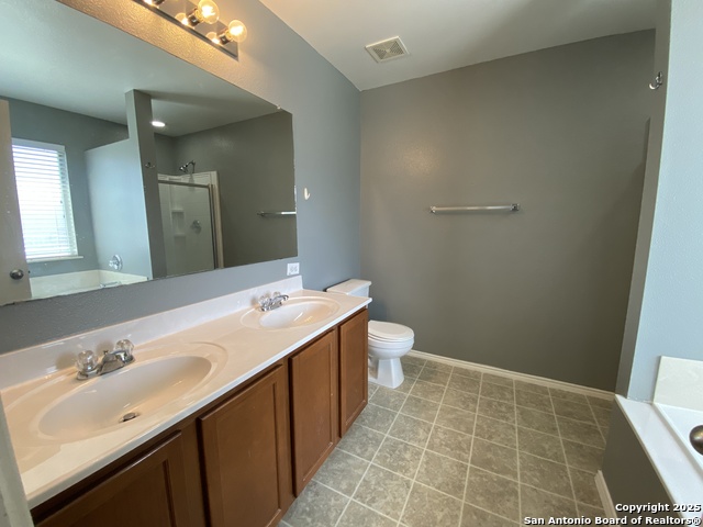 Image 10 of 21 For 8442 Silver Willow