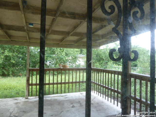 Listing photo id 12 for 114 Lelani