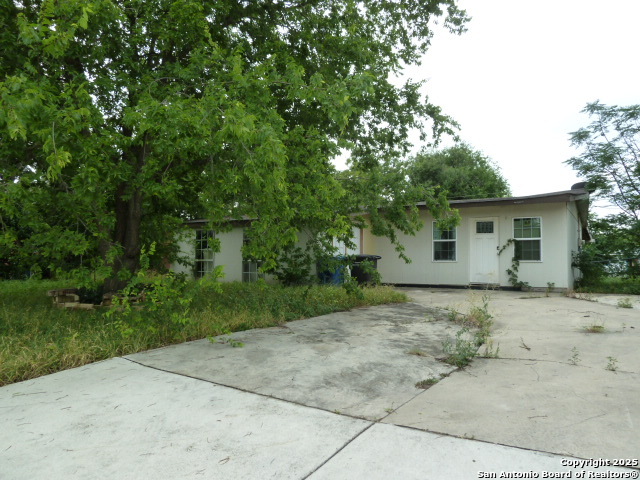 Listing photo id 13 for 114 Lelani