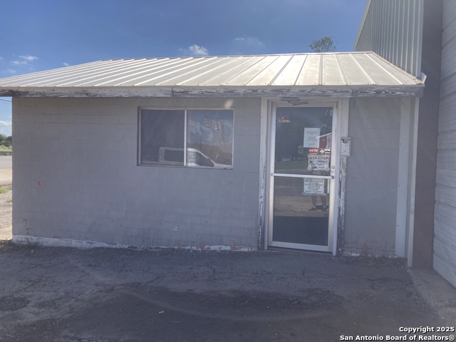 Listing photo id 3 for 2605 19th  