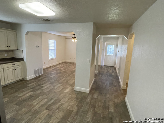 Image 10 of 17 For 135 Villaret Blvd E