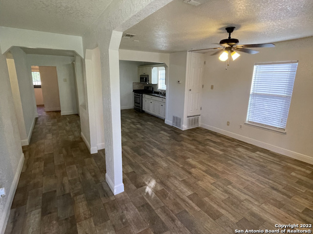 Image 5 of 17 For 135 Villaret Blvd E