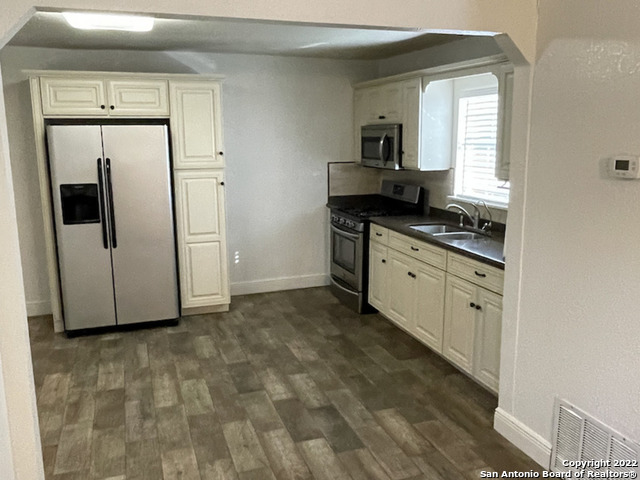 Image 6 of 17 For 135 Villaret Blvd E