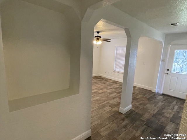 Image 8 of 17 For 135 Villaret Blvd E