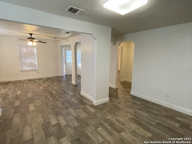 Image 9 of 17 For 135 Villaret Blvd E