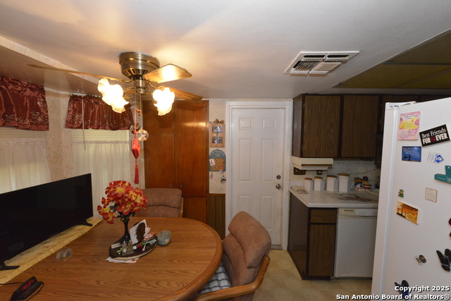 Listing photo id 11 for 7831 Mountain Forest