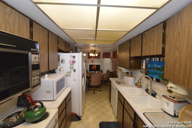 Listing photo id 13 for 7831 Mountain Forest