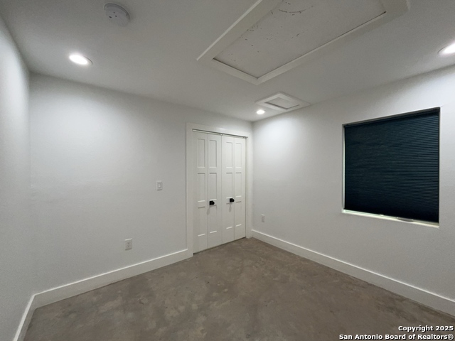 Image 13 of 50 For 2615 Flores St S # 201