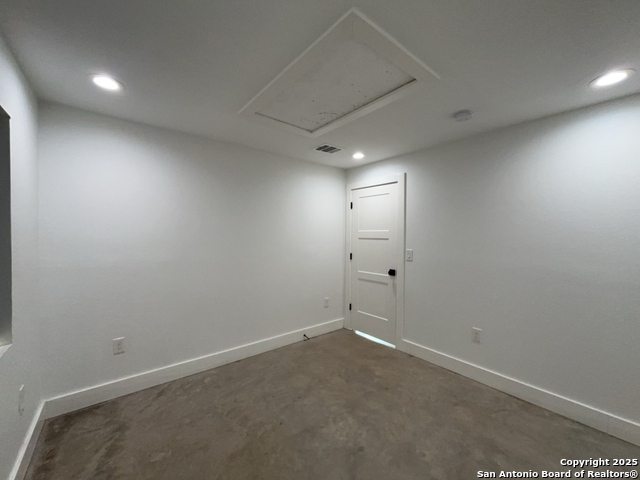 Image 14 of 50 For 2615 Flores St S # 201