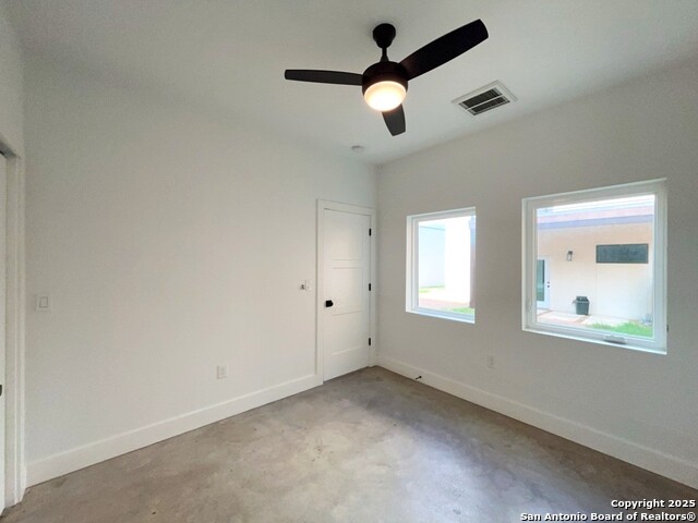 Image 15 of 50 For 2615 Flores St S # 201