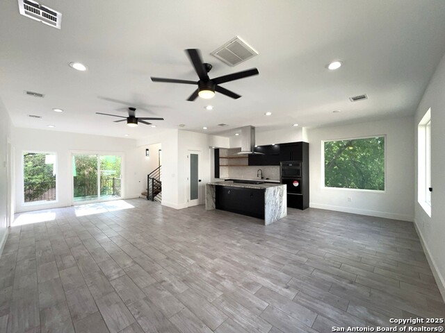Image 21 of 50 For 2615 Flores St S # 201