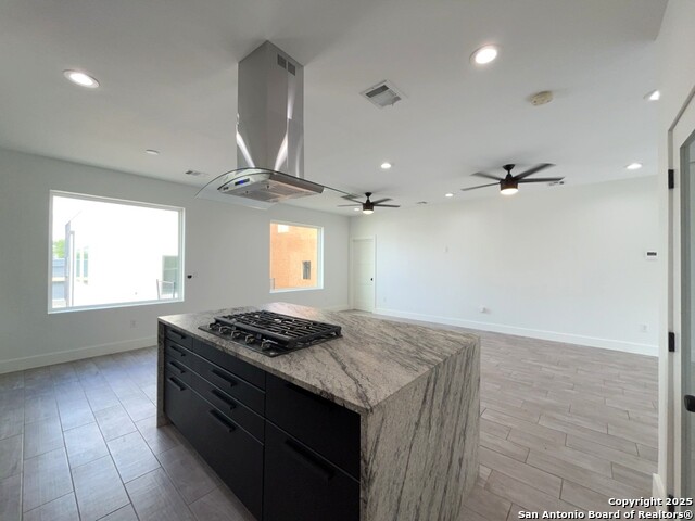Image 24 of 50 For 2615 Flores St S # 201