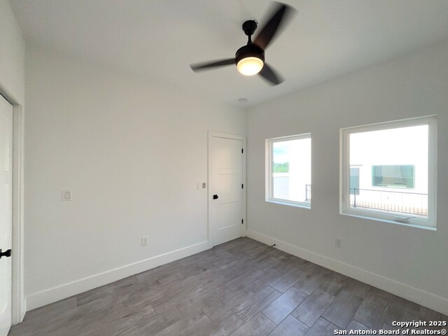 Image 26 of 50 For 2615 Flores St S # 201