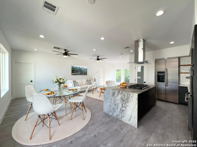Image 3 of 50 For 2615 Flores St S # 201
