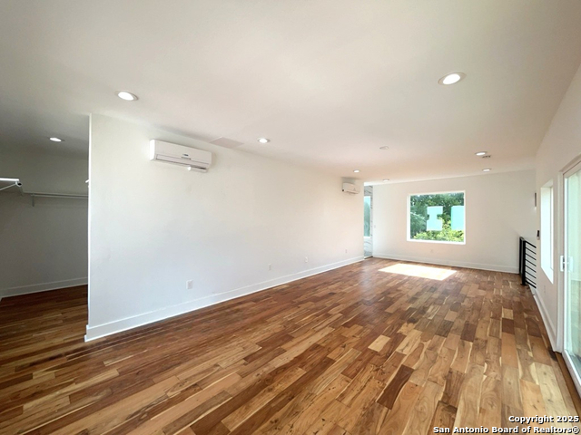 Image 34 of 50 For 2615 Flores St S # 201