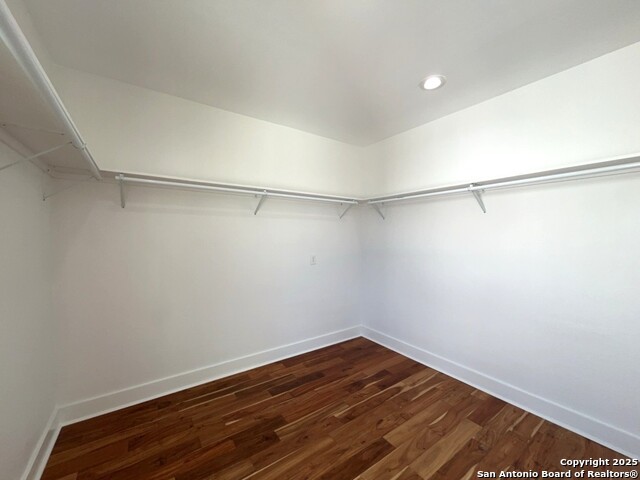 Image 39 of 50 For 2615 Flores St S # 201