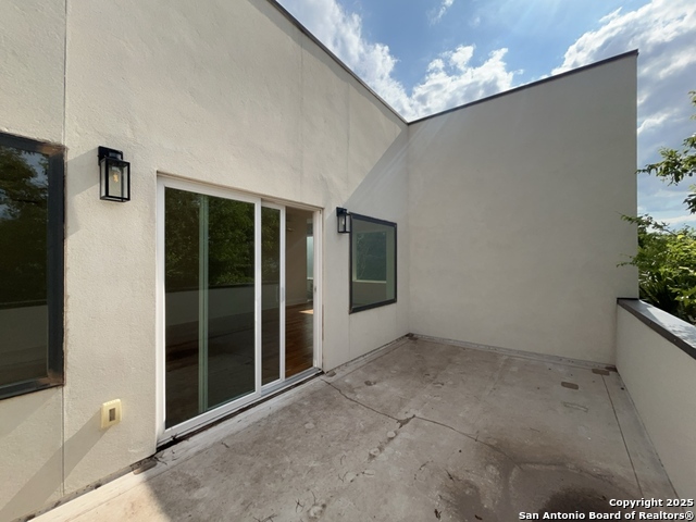 Image 41 of 50 For 2615 Flores St S # 201