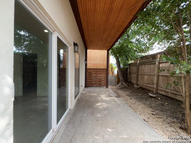 Image 43 of 50 For 2615 Flores St S # 201