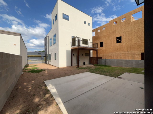 Image 46 of 50 For 2615 Flores St S # 201