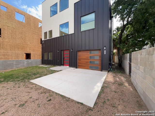 Image 47 of 50 For 2615 Flores St S # 201