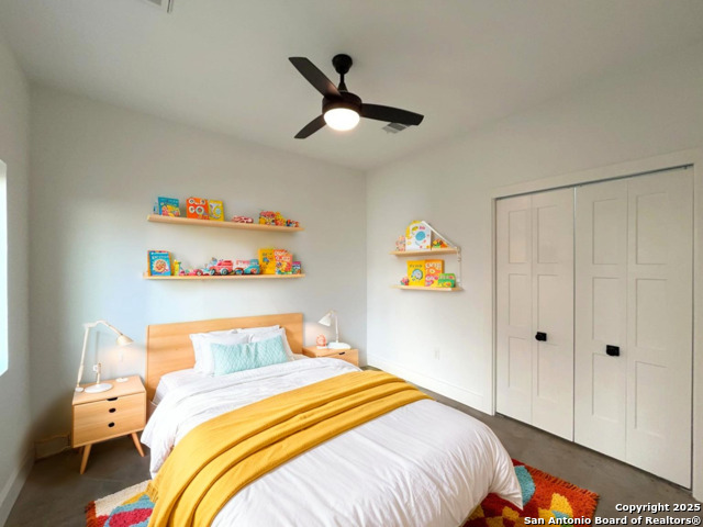 Image 6 of 50 For 2615 Flores St S # 201