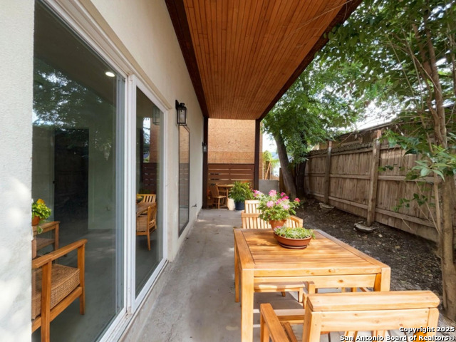 Image 8 of 50 For 2615 Flores St S # 201