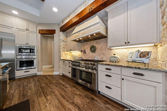 Listing photo id 11 for 715 Long Ridge