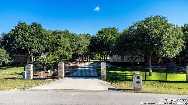 Listing photo id 2 for 715 Long Ridge