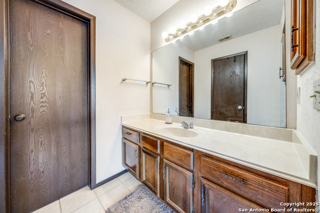 Listing photo id 14 for 4119 Medical Drive 301c