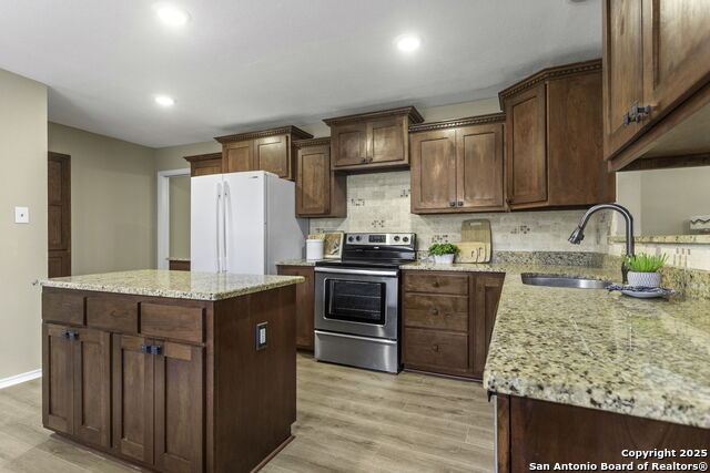 Image 10 of 29 For 13846 Crested Rise