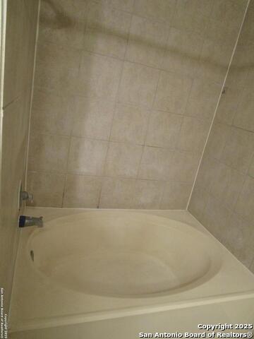 Listing photo id 11 for 6220 Les Harrison