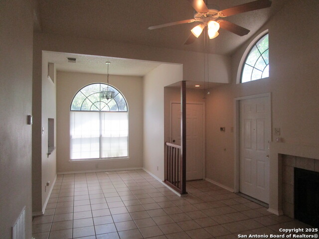 Listing photo id 2 for 6220 Les Harrison