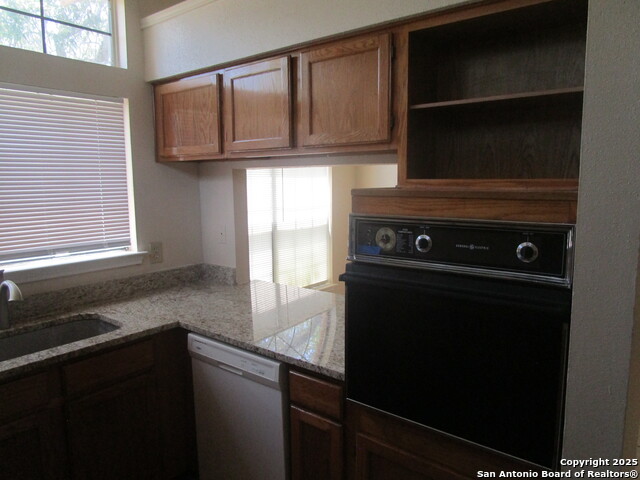 Listing photo id 3 for 6220 Les Harrison