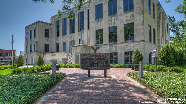 Image 8 of 20 For 919 Prince Albert